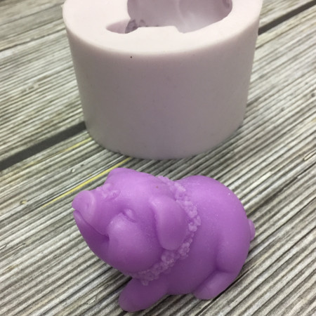 Свинка нарядная силиконовая форма 3D Свинка нарядная силиконовая форма 3D