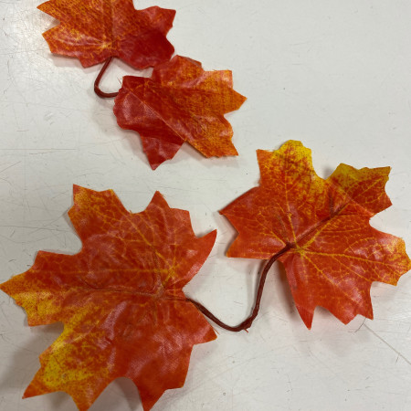 Кленовый лист осенний искусственный 
