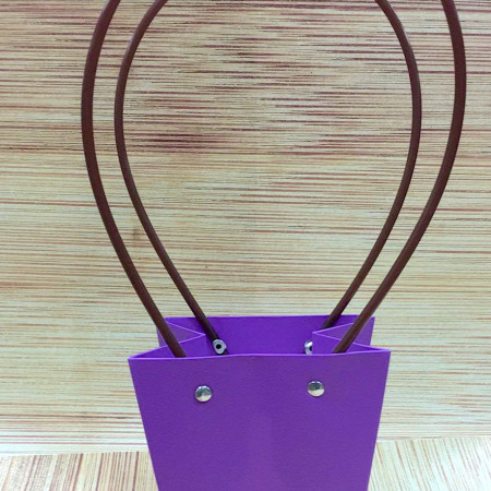 Сумочка трапеция для букетов фиолетовая