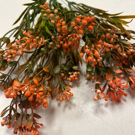 ​​​​​Зелень с мелкими ягодками искусственная 