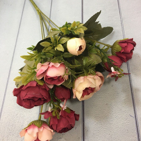 Ранункулюс волнистый розово-бордовый микс зелень искуственная
