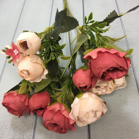 Ранункулюс волнистый коралово-кремовый микс зелень искуственная