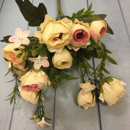 Ранункулюс волнистый ванильный зелень искуственная